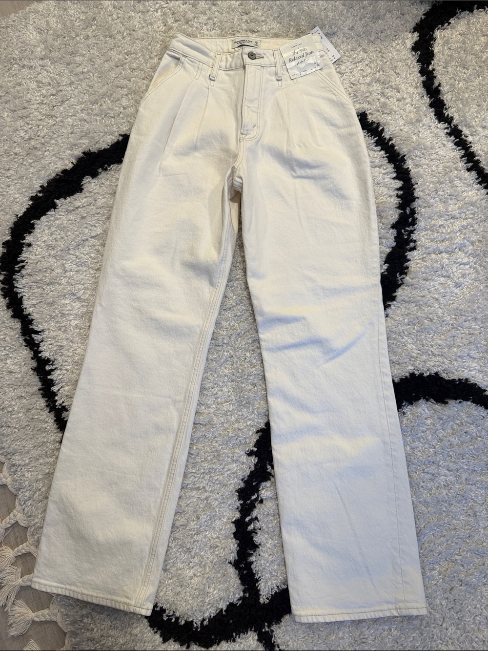 NWT Abercrombie & Fitch the 90’s relaxed Jean High-Rise in Off-White cream 25L